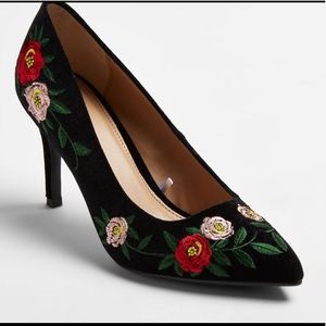 Women’s Gemma pointed toe pumps